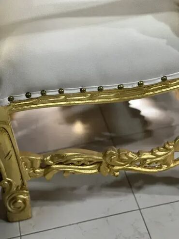 oglasi halo kragujevac namestaj: Stilska tron fotelja (visina 168 cm) 🪑✨ Odlično stanje. 🏠 Moguće