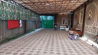 Продажа коттеджей и домов: Дом из пяти комнат имеется хоз постройки сарай на 10 голов, два — 4