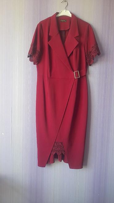 Qırmızı rəngdə zərif qadın donu razmer 50 - Stil: qələm kəsim
