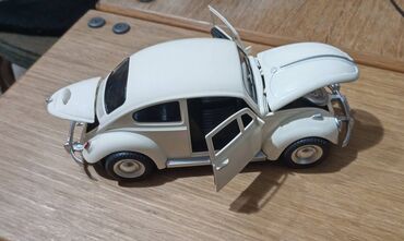 Figurice i makete: Novi veliki metalni model VW Bube. Otvaraju mu se sva vrata vozačeva — 8
