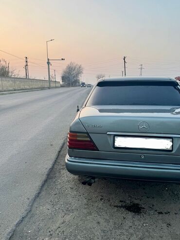 mersedes acarı: Mercedes-Benz E 300: 3 l | 1993 il Sedan