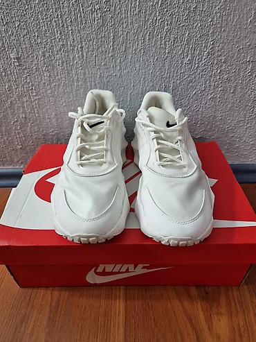 cvicke obuca: Nike Aura Edge zenske patike br.39 — 2