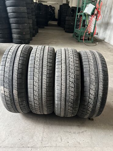 Шины: Шины 215 / 60 / R 17, Зима, Б/у, Комплект, Легковые, Япония, Bridgestone