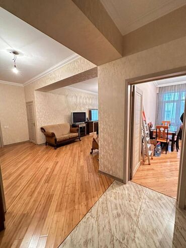 Yeni tikili: 3 otaqlı, Yeni tikili, m. İçərişəhər, 100 kv. m — 3