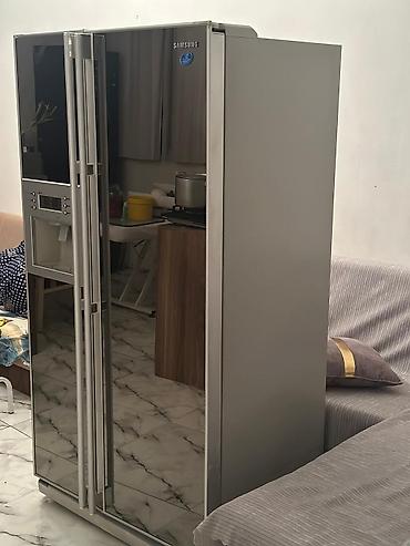 Soyuducu avadanlığı: Samsung Soyuducu. 770azn. yaxsi veziyyetde. Evden satış. Qiymet — 1