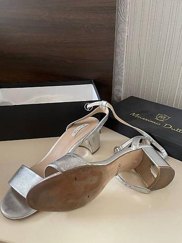 Босоножки, сандалии, шлепанцы: Женская обувь Много обуви Massimo Dutti - популярный бренд, в — 5