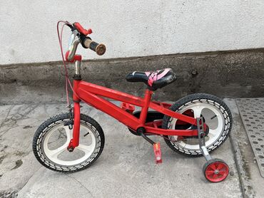 Другие товары для детей: Продается детский велосипед на возраст от 3 до 6 лет) Цена 2500 сом