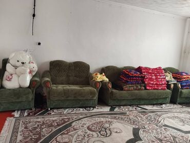 встроенная мебель диван: Диван-керебет, түсү - Жашыл, Колдонулган