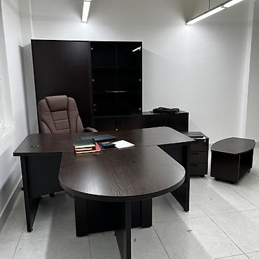 study table: Предлагается комплект офисной мебели, выполненный в темно-коричневом — 3