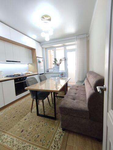 тоголок молдо фрунзе: 3 комнаты, 78 м², Элитка, 2 этаж, Евроремонт
