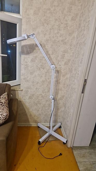 böyüdücü lupa: LED lupalı döşəmə lampası - Tip: Təkərli dayaq üzərində hündürlüklü — 1