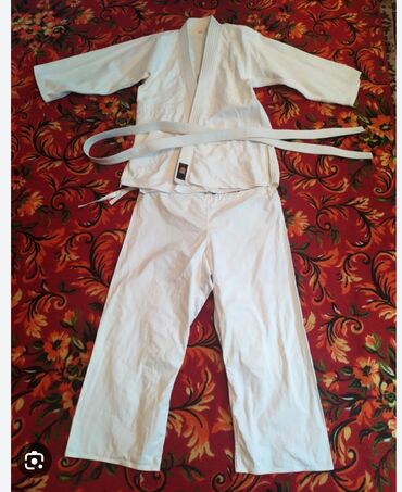 мат спортивный: Продаю детское кимоно для дзюдо и айкидо, размер 2/150. Новый, белого
