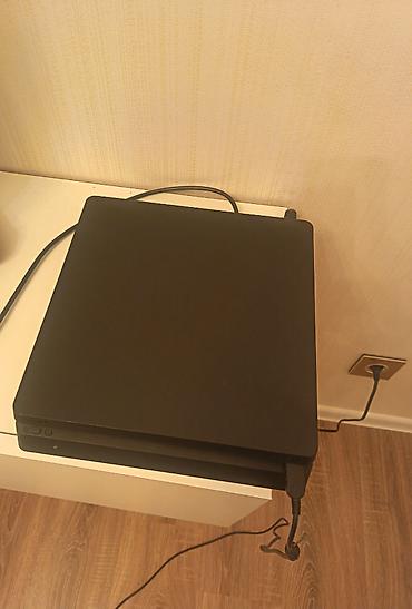Видеоигры и приставки: Məhsul: Sony PlayStation 4 Slim oyun konsolu Xüsusiyyətlər: - Model — 2