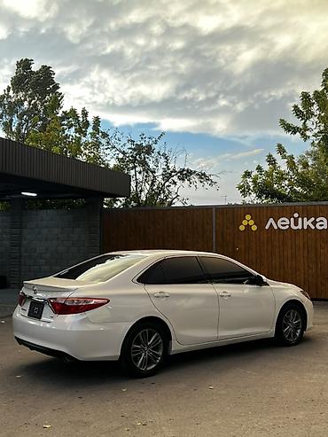 арзан машина срочна: Toyota Camry: 2017 г. — 5
