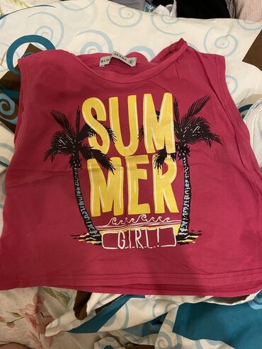 bu слипоны: Çəhrayı rəngdə, "SUMMER GIRL" yazısı və palma ağacı təsvirləri olan