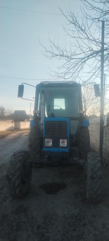 Traktorlar: Mavi rəngli təkərli kənd təsərrüfatı traktoru. Xüsusiyyətlər: - Ön və — 5