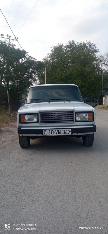 VAZ (LADA): Vaz 2107, ağ rəng, 4 qapılı sedan. Xüsusiyyətlər: - Klassik kuzov — 10