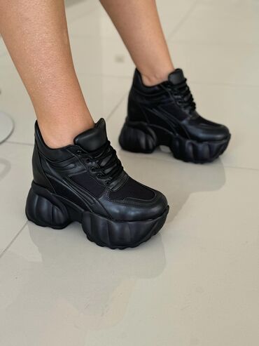 Women's Sneakers and athletic shoes: Cena 4800din
Br36-40
Skrivena peta 9cm — 28