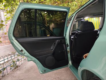 Volkswagen: Volkswagen Golf: 1994 г., 1.4 л, Механика, Бензин, Хэтчбэк — 17