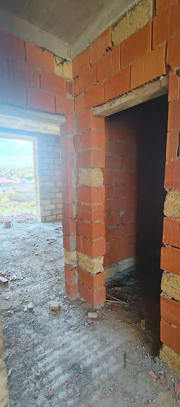 7 mərtəbə: Hasar karkas beton kəmər üzrində tikilib və izolyasiya olunub. Ev — 1