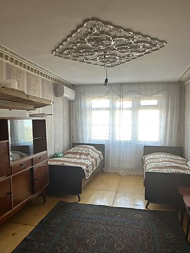 Gəncə TU yaxınlıqı 1 nefer 100m evdə qoca xanım qalir ev 2 telebe