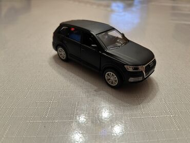 Avtomobil modelləri: Maqnitli qapıları olan metal oyuncaq SUV maketi - Gecəqara rəngli — 2