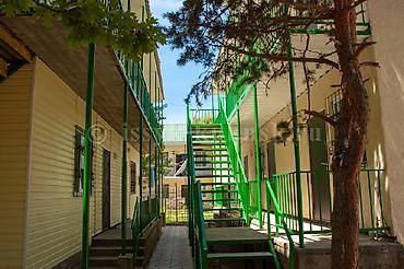 Продажа отелей и хостелов: Продаётся действующий гостевой дом на Иссык - Куле в селе Бостери — 3