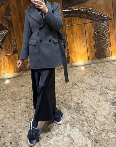 мужское зимнее пальто с капюшоном: Пальто на зиму
Размер: M-L
Цена: 4800