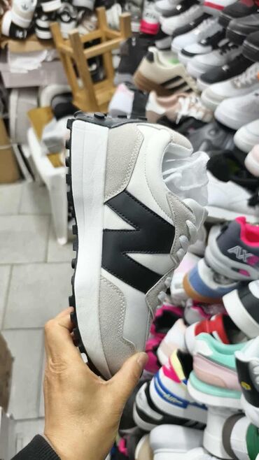 Women's Sneakers and athletic shoes: New Balance, bоја - Šareno — 8