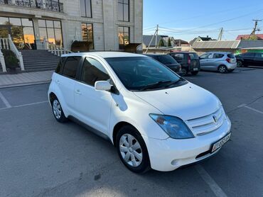 Toyota: Toyota ist: 2002 г., 1.3 л, Автомат, Бензин, Хэтчбэк