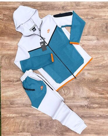 Trenerke: TOP PONUDA Veličina S M L XL XXL Cena 5300 dinara Moguca zamena — 5