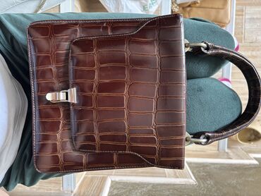 prada torbe original: Elegantna torbica, Materijal: Koža