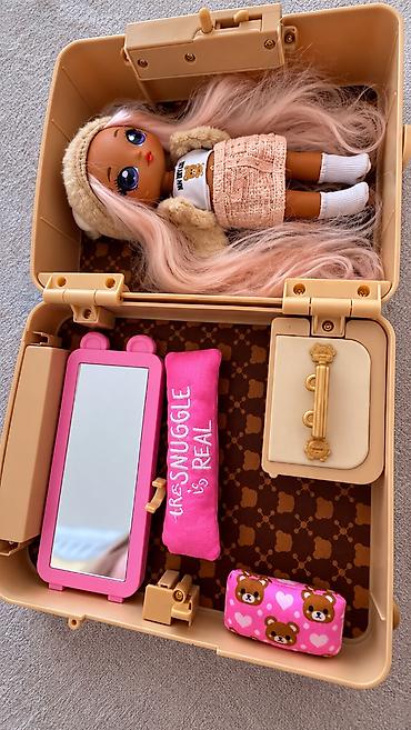 oyuncaq kukla: Новый игровой набор Na! Na! Na! Surprise 3-in-1 Backpack Bedroom — 1