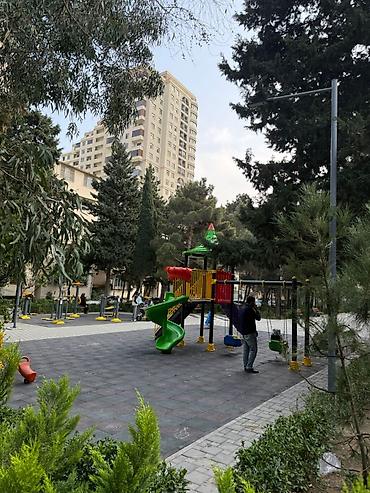 evler bine: Bakixanovda 252 nömrəli məktəbin yaxınlıqında abad heyətdə 4/5 — 4