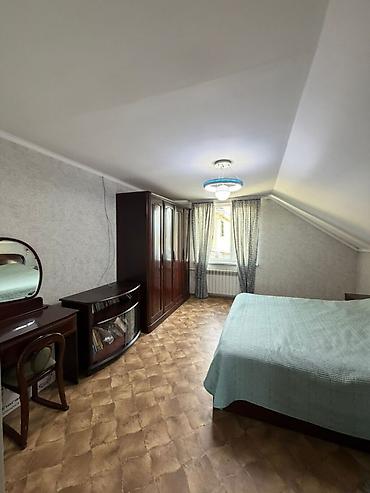 Продажа коттеджей и домов: 🏡 **Продаётся 2-этажный дом в ж/м Ак-Ордо** 🛏 **7 комнат** 📐 Площадь — 17