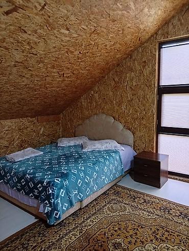 Посуточная аренда домов: Сдается Дача. По суточно. Терраса стеклянная 8000 сом.Большой дом — 6