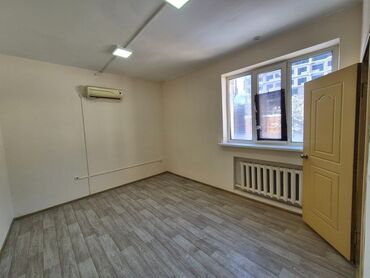 Офисы: Сдаю Офис, 19 м², В бизнес центре, 1 линия