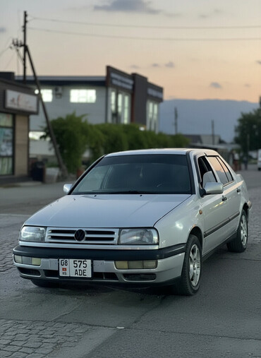 Volkswagen: Volkswagen Vento: 1995 г., 1.6 л, Механика, Бензин, Седан — 1