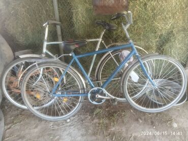 колесо велосипед: Оба на ходу 
синий цвет 6000 сом
Урал 4000 сом
торг при осмотре