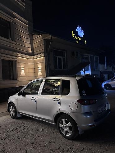 мини кара: Mazda Demio: 2004 г., 1.3 л, Автомат, Бензин, Хэтчбэк — 2