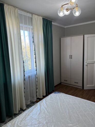 сдам 2 комнатную квартиру на длительный срок рядом ул ахунбаева: 2 бөлмө, Менчик ээси, Толугу менен эмереги бар