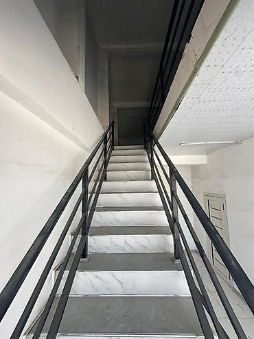 Аренда зданий: 2, 3 этаж и подвал, Сдается коммерческое помещение. 2 (110 кв), 3 — 17