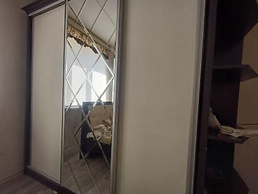 шкаф буфет: Шкаф-купе с зеркалом в ромб и боковым стеллажом б/у две нижние полки — 1