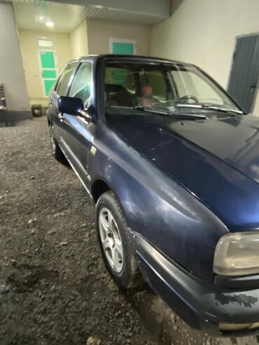 Volkswagen: Volkswagen Vento: 1992 г., 1.8 л, Механика, Бензин, Седан