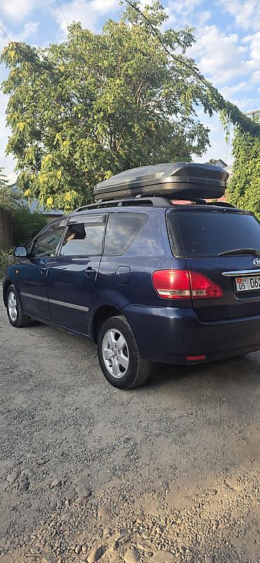 700000: Toyota Ipsum: 2001 г., 2 л, Механика, Бензин, Минивэн — 6