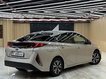 Toyota: Toyota Prius: 2018 г., 1.8 л, Вариатор, Гибрид, Хэтчбэк — 2