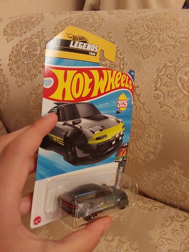 Əntiq vazalar: Mazda, 2025 il, 1:64, Dəmir, Pulsuz çatdırılma