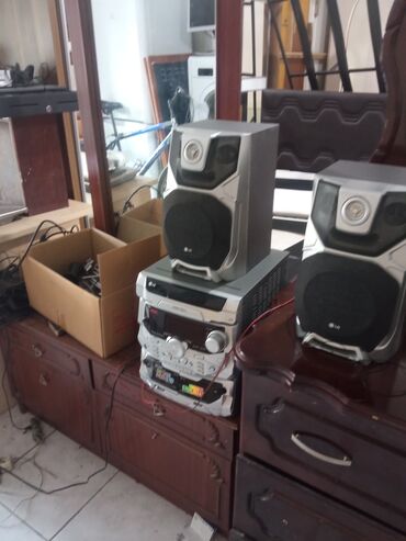 Qaşıqlar: LG markalı bu səs sistemi iki dinamik və inteqrasiya olunmuş CD