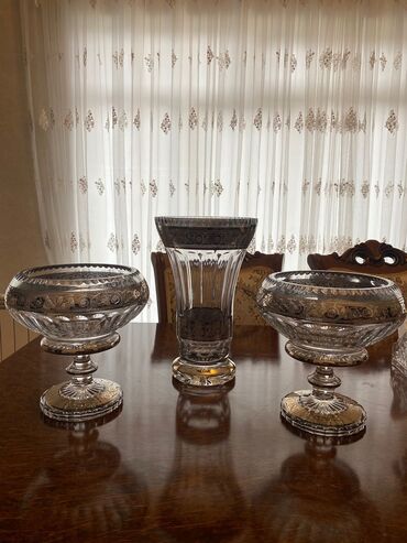 вазы из богемского стекла: Новые хрустальные вазы,производство Чехии.Стоимость одной вазы 200