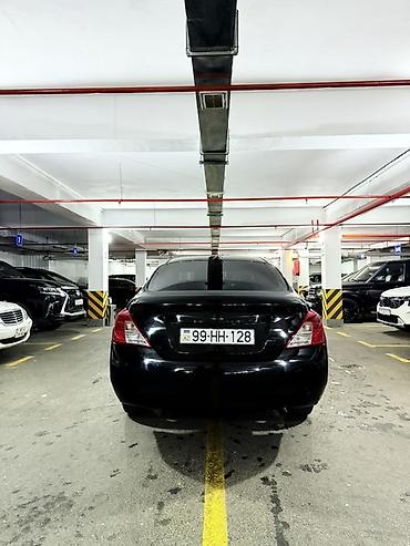 Nissan: Nissan Sunny / Versa sedan - Kuzov: sedan, qara rəng - Yürüş/il — 2